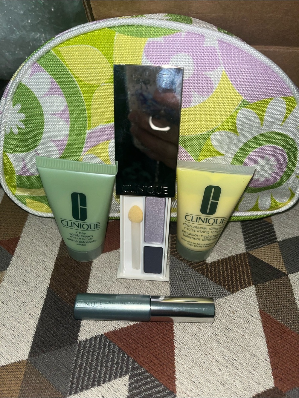 New Clinique 4 piece Set w/Cute Pouch